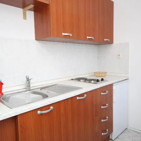 Zaklopatica 8393a Апартаменты