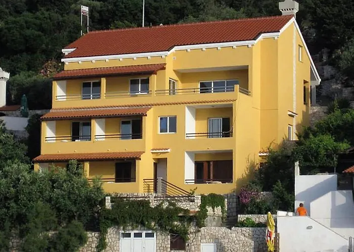 Zaklopatica 8393a アパート