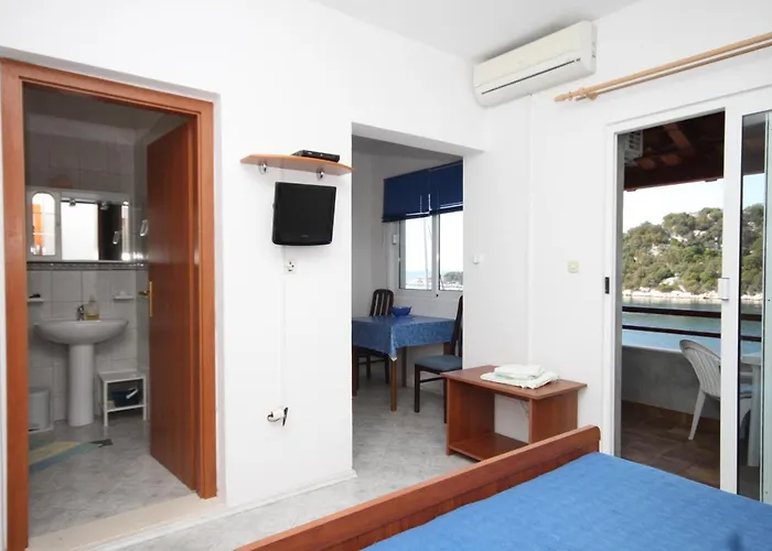 Zaklopatica 8393a アパート Lastovo